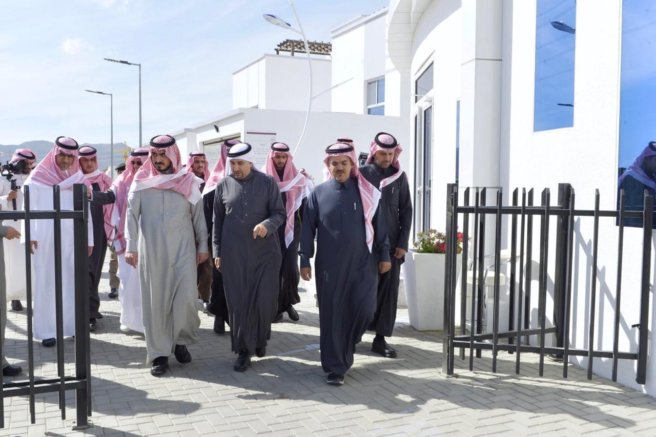أمير منطقة مكة المكرمة بالنيابة يزور مشروع " مدينه الورود " السكني