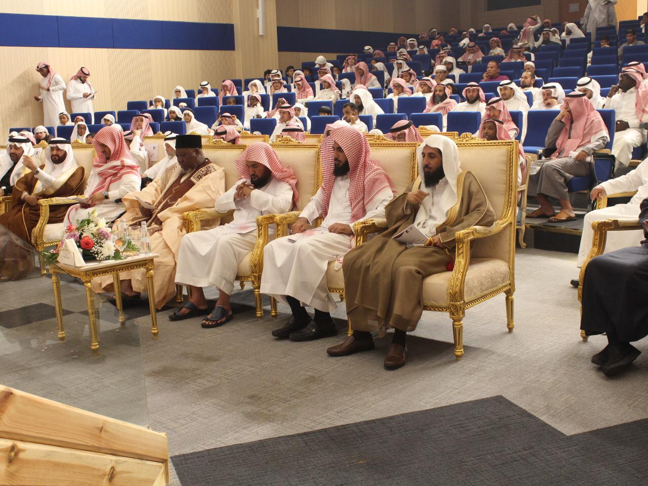 تكريم طلاب حلقات النور النموذجية لتحفيظ القرآن